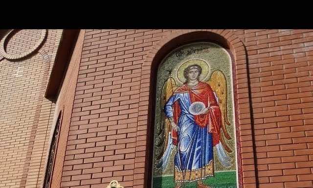 Видеосюжет. Митрополит Григорий совершил Литургию в храме Архангела Михаила в престольный праздник