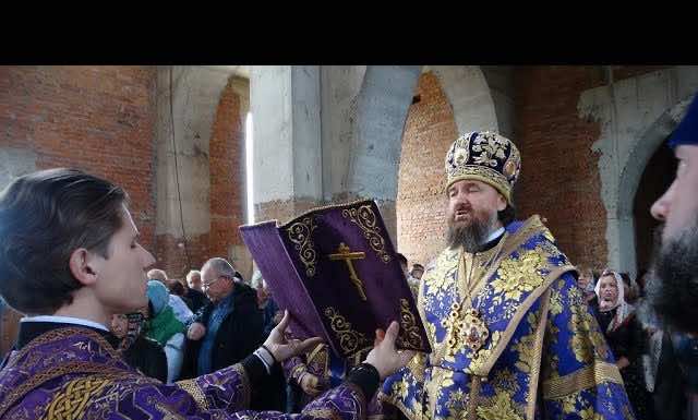 Видеосюжет. В праздник Крестовоздвижения митрополит Григорий совершил Литургию в строящемся храме станицы Марьянской