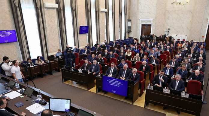 Митрополит Григорий принял участие в работе первой сессии краевого Законодательного собрания седьмого созыва