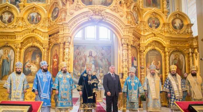 Митрополит Григорий принял участие в Литургии и крестном ходе в честь Донской иконы Богородицы