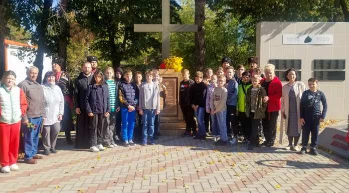 Ученики казачьего класса школы № 83 совершили экскурсию в станицу Роговскую