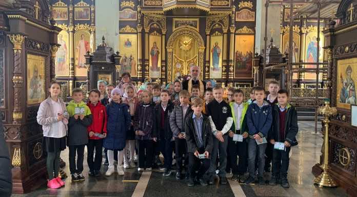 В рамках курса ОРКСЭ школьники посетили храм Святого Духа