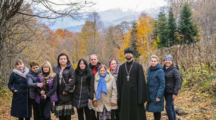 Ученики воскресной школы для взрослых храма Святого Духа совершили паломничество в п. Хамышки