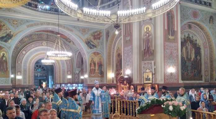 Митрополит Григорий совершил Всенощное бдение в канун праздника Покрова Пресвятой Богородицы