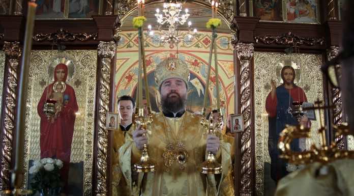 Митрополит Григорий совершил воскресную Литургию в Троицком храме станицы Динской