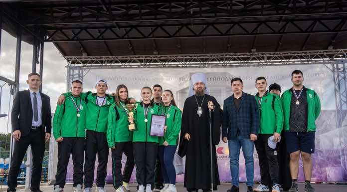 Митрополит Григорий наградил победителей и призеров Свято-Сергиевского спортивного фестиваля