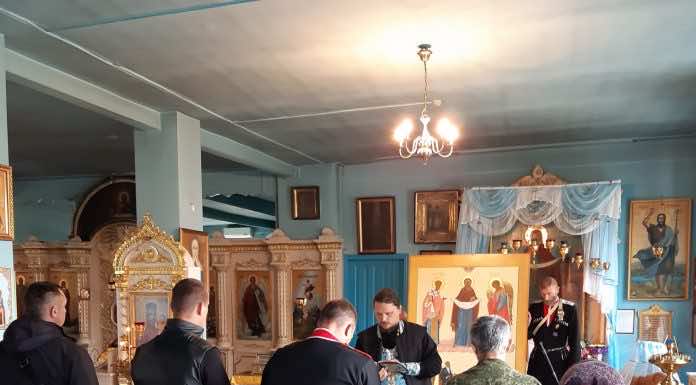 В храме Вознесения Господня в Пашковке отслужили молебен для казаков, отправляющихся в зону СВО