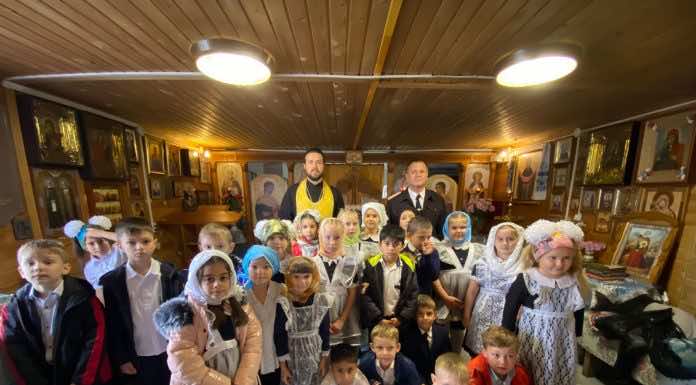 В Покровском храме станицы Бакинской первоклассников приняли в казачата