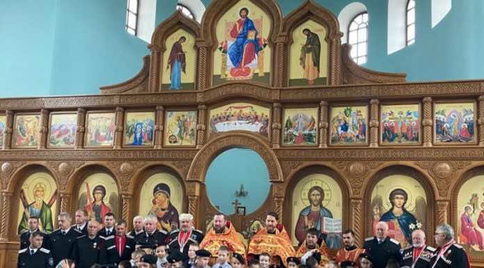 В Троицком храме Горячего Ключа в честь посвящения в казачата дали залп из пушек
