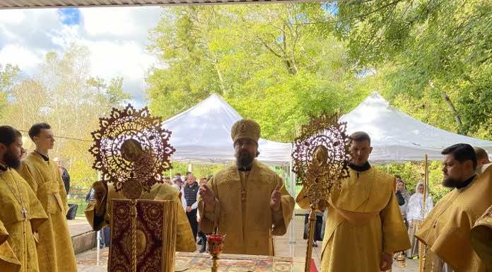 Митрополит Григорий совершил Литургию в молодежном лагере «Дубрава» на форуме «Моя вера православная»