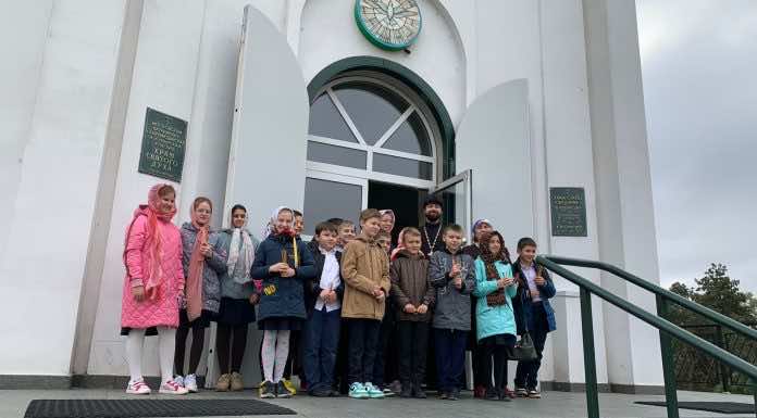 Школьники посетили храм Святого Духа