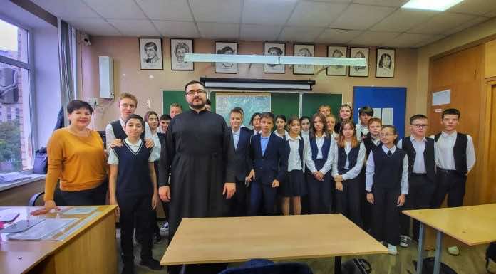 Диакон Покровского храма Краснодара провел беседу с учениками гимназии № 44