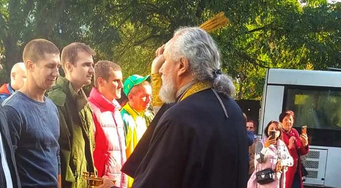 Протоиерей Геннадий Волков совершил молебен о военнослужащих