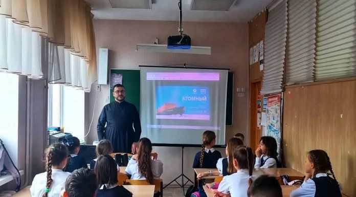 Встреча со священнослужителем в рамках занятий «Разговоры о важном» в гимназии № 44