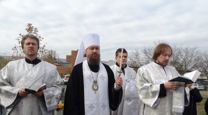 Митрополит Григорий совершил панихиду по протоиерею Николаю Щербакову
