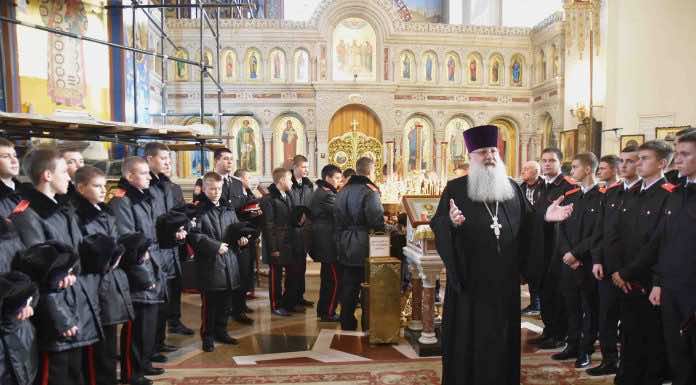 Войсковой Александро-Невский собор посетила казачья молодежь