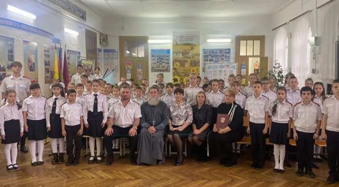 Юные казачата школы № 7 станицы Пластуновкой провели «Казачий круг»