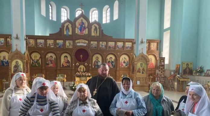 Тепло матерей: прихожане Троицкого храма Горячего Ключа вяжут носки для военнослужащих