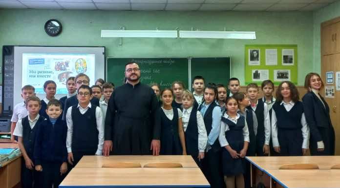 Диакон Свято-Покровского храма Краснодара рассказал ученикам гимназии № 44 о важности любви к ближнему