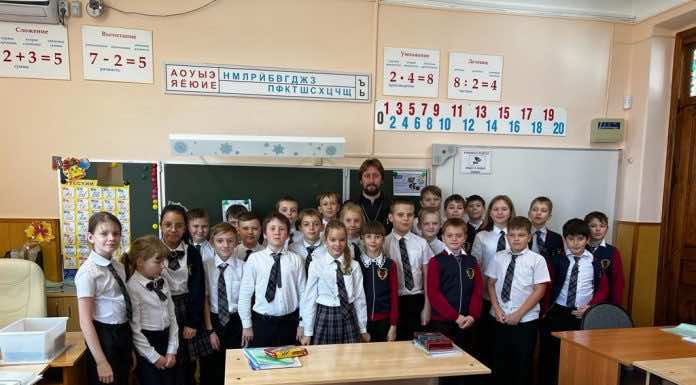 В школе № 34 станицы Новотитаровской состоялась встреча учеников со священником