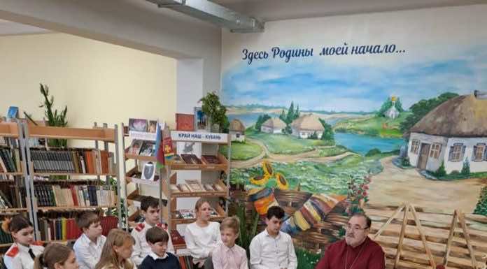 Юным казачатам рассказали об участии казаков в жизни храма Преображения Господня