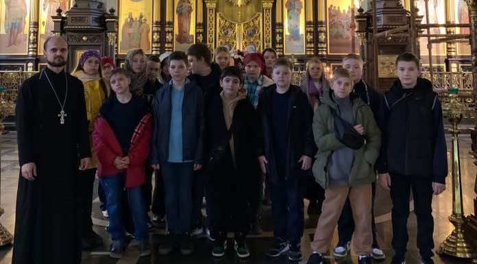 Школьники посетили храм Святого Духа