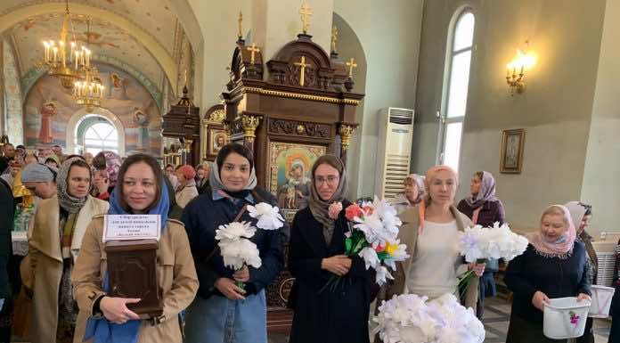 В храме Святого Духа прошли мероприятия в поддержку благотворительной акции «Белый цветок»