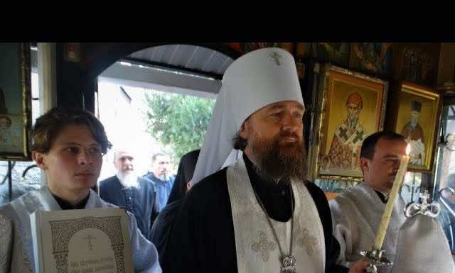 Видеосюжет. Архиерейская Литургия и панихида в храме Всех святых в Димитриевскую родительскую субботу