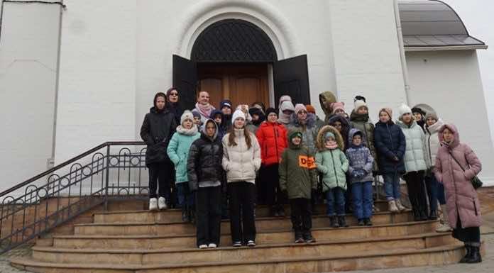 Подворье женского монастыря «Всецарица» посетили дети из Луганска