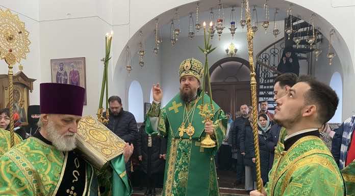 Митрополит Григорий совершил Литургию на подворье монастыря «Всецарица» в день преподобного Саввы Освященного