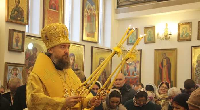 Митрополит Григорий возглавил престольный праздник храма святителя Николая Чудотворца на Садах