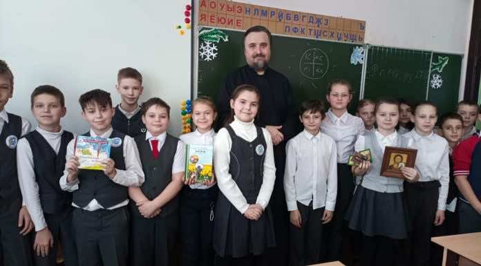 Ученикам школы № 70 рассказали о Рождестве Христовом