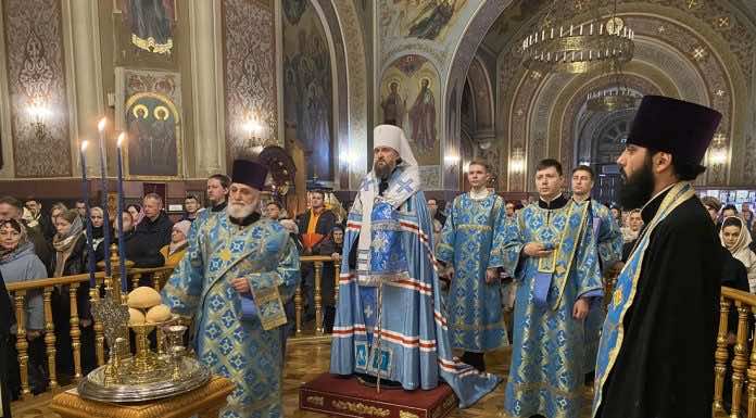 Митрополит Григорий совершил всенощное бдение в канун праздника Введения во храм Пресвятой Богородицы