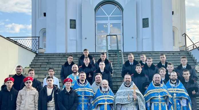 В храме Святого Духа совершена молодежная Литургия с крестным ходом