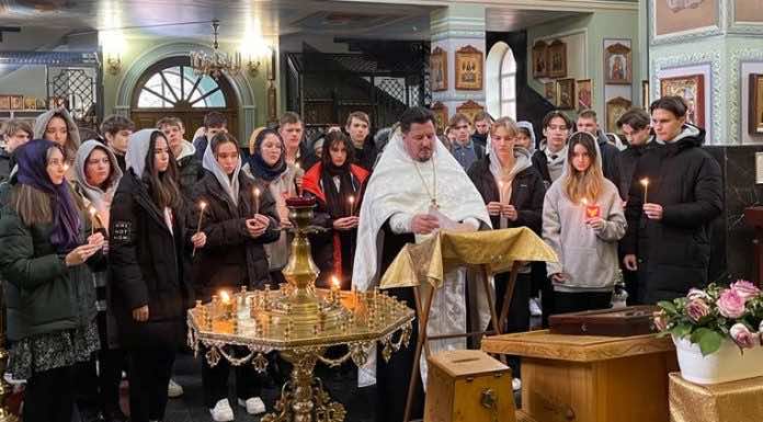 Благочинный встретился с волонтерами Дома культуры станицы Новотитаровской