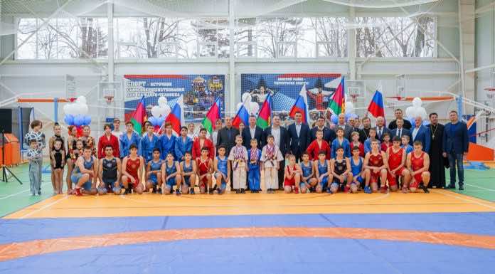 Благочинный 15-го Динского округа освятил новый спорткомплекс в станице Новотитаровской