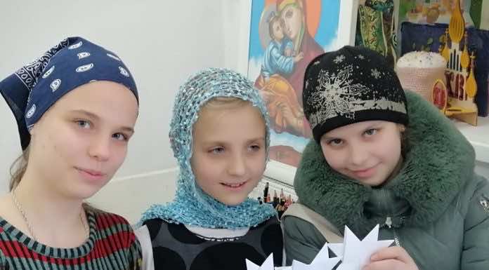 В Покровском храме города Апшеронска дети мастерили Рождественскую звезду