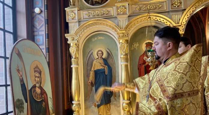 В Свято-Троицком храме Краснодара обновили иконы на фасаде колокольни