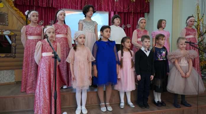 Рождественский концерт Покровского храма города Апшеронска посетили школьники и юнармейцы