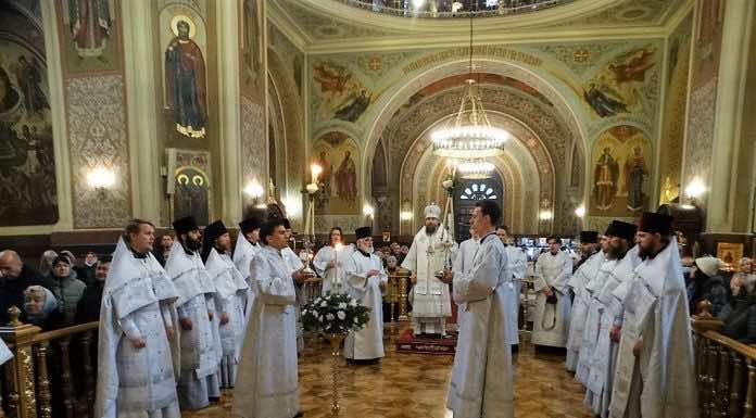 В Рождественский сочельник митрополит Григорий совершил Литургию в Свято-Екатерининском соборе