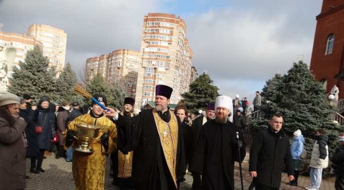 Митрополит Григорий принял участие в Рождественском крестном ходе и поздравлении семей участников СВО