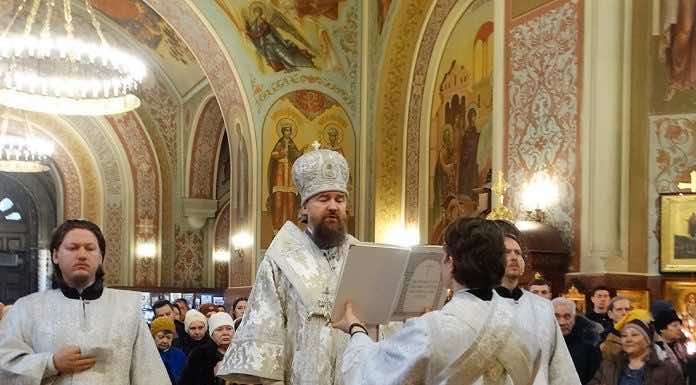 Митрополит Григорий совершил воскресную Литургию в Свято-Екатерининском кафедральном соборе