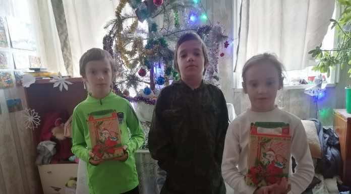 В храме святителя Спиридона станицы Северской подарили подарки многодетным и малоимущим семьям