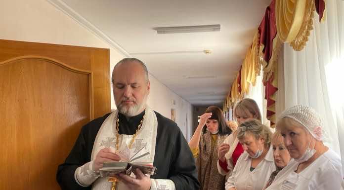 Благочинный совершил освящение воды в психо-неврологическом интернате станицы Северской