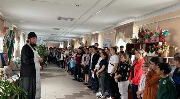 В день Крещения Господня священник посетил интернат города Абинска