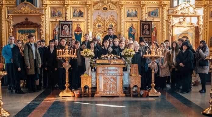 Свято-Андреевский храм станицы Новотитаровской посетили волонтеры Дома культуры