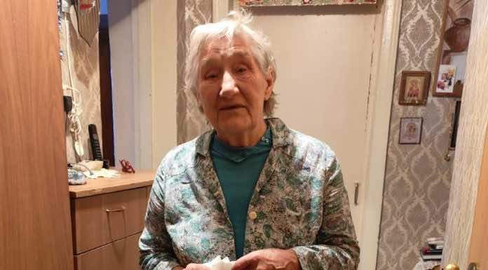 Участники молодежного центра при храме Святого Духа посетили пожилых людей