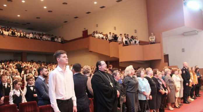 Священник поздравил краснодарский лицей № 12 с 115-летием