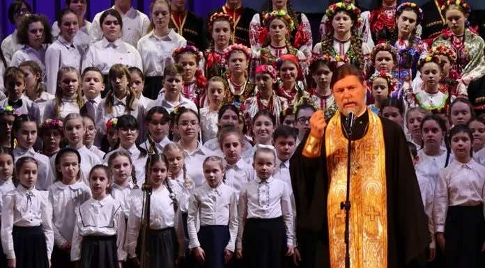 Видеосюжет. Протоиерей Александр Игнатов приветствовал участников Крещенского концерта детских хоров Кубани