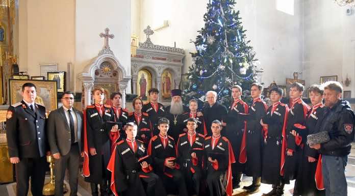 Александро-Невский собор посетили юные казаки школы № 8 Краснодара